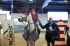 Foto: Stefan Marpert von Balios gratulierte Svenja Hennig und ihrer Holsteiner Stute De Lütte Leev zum Titelgewinn des Overall-Champions im Balios Hunter Cups 2023 - Fotograf: PhotoRocket