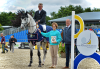 Foto: Claas Christoph Gröpper und Chacoon`s Pitou PS gewannen die erste Abteilung der Springpferdeprüfung Klasse L. Es gratulierten Katrin Johannsen und Richter Lothar Prinz - Fotograf: RathmannVerlag / Malina Blunck