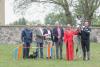 Foto: Fototermin mit Hund und Pferd in Wendorf - das Pferdefestival Redefin mit Dog-Agility-Turnier startet am 24. Mai. Darauf freuen sich v.l. Jörg Thenert (Dog-Agility), Rolf Günther, Bettina Schockemöhle (Pferdefestival), Peter Kranz (Landesmarketing MV), Monika Chistée, und Springreiter Thomas Kleis. Hund Scout und die Stute Donna Lüttchen sahen es gelassen Fotograf: Martina Brüske