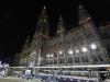 Foto: Vor dem Wiener Rathaus findet auch der Grand Prix im Rahmen des Vienna Masters statt. - Fotograf: Herbert Neubauer - dpa